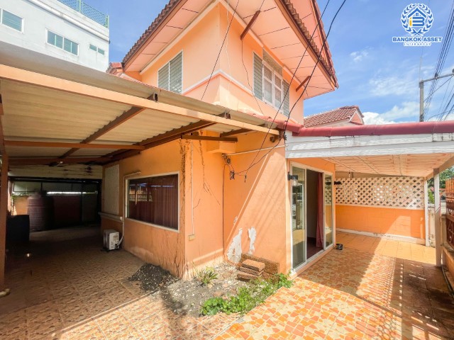 บ้านแฝดมือสอง ปทุมธานี ม.ธราดลบุรี รังสิต-นครนายก เนื้อที่กว้าง 35 ตร.ว. ฟังก์ชัน 3 ห้องนอน 2 ห้องน้ำ บ้านพร้อมเข้าอยู่ ใกล้สิ่งอำนวยความสะดวกมากมาย ในราคาสุดโดน! โครงการตั้งบนทำเลแห่งการเดินทาง เชื่อมต่อถนนรังสิต-นครนายก, ถนนกาญจนาภิเษก, ถนนเลียบด่วนลำลูกกา จองด่วน!